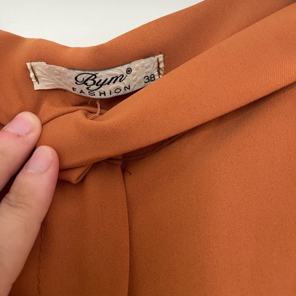 Orange and white colored suits with belts. - Picture 2 of 7